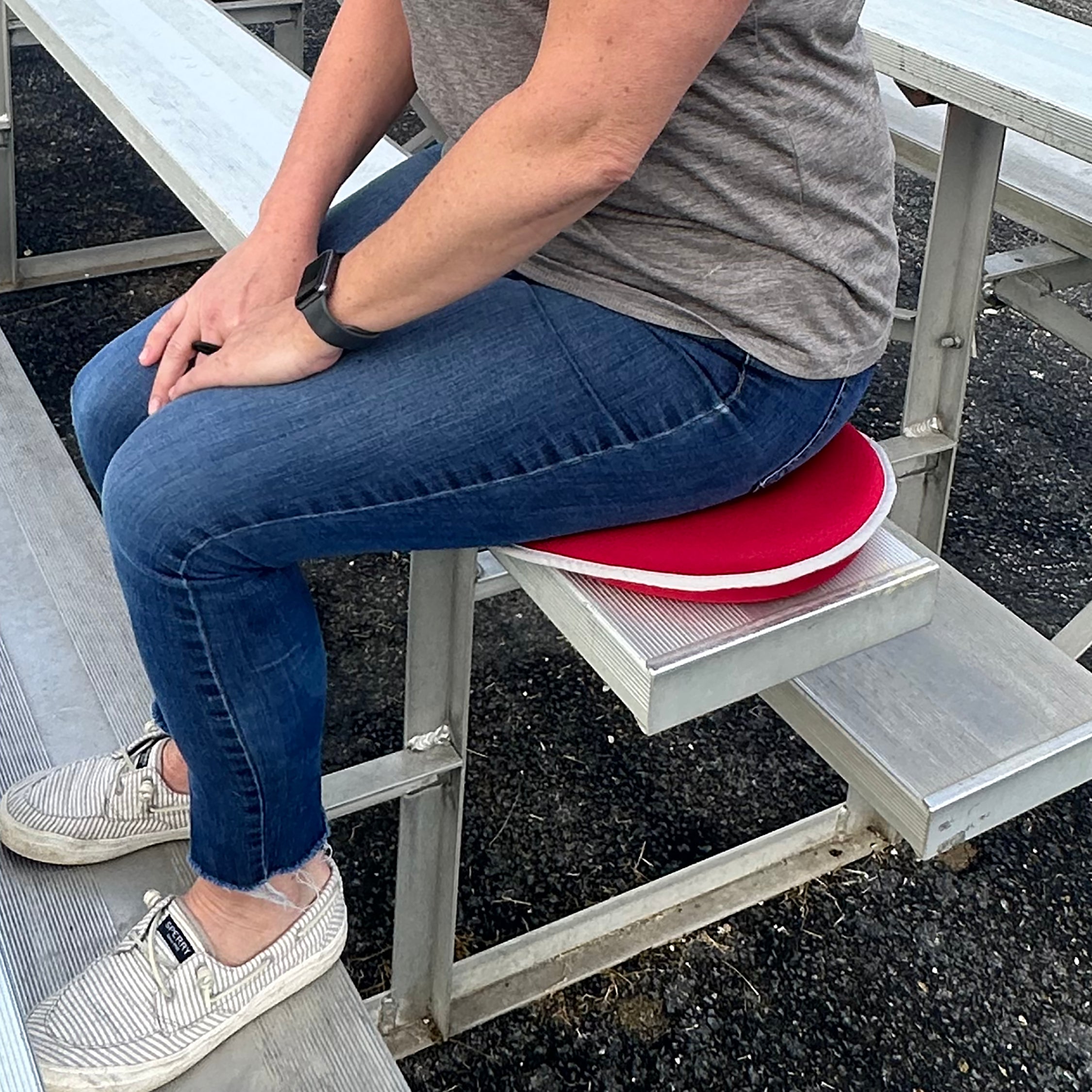 Metal Watering Can & Memory Foam Kneel Cushion Combo - 2.1 gal Red