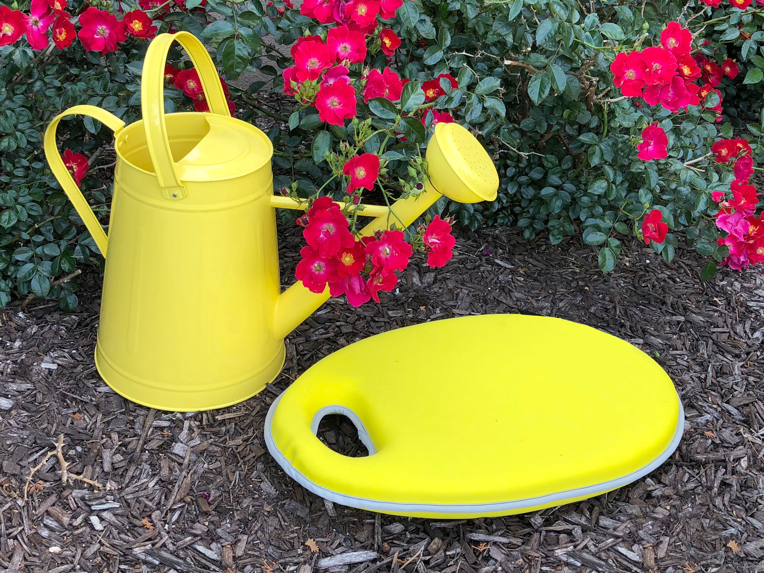 Metal Watering Can &amp; Memory Foam Kneel Cushion Combo - 2.1 gal Yellow