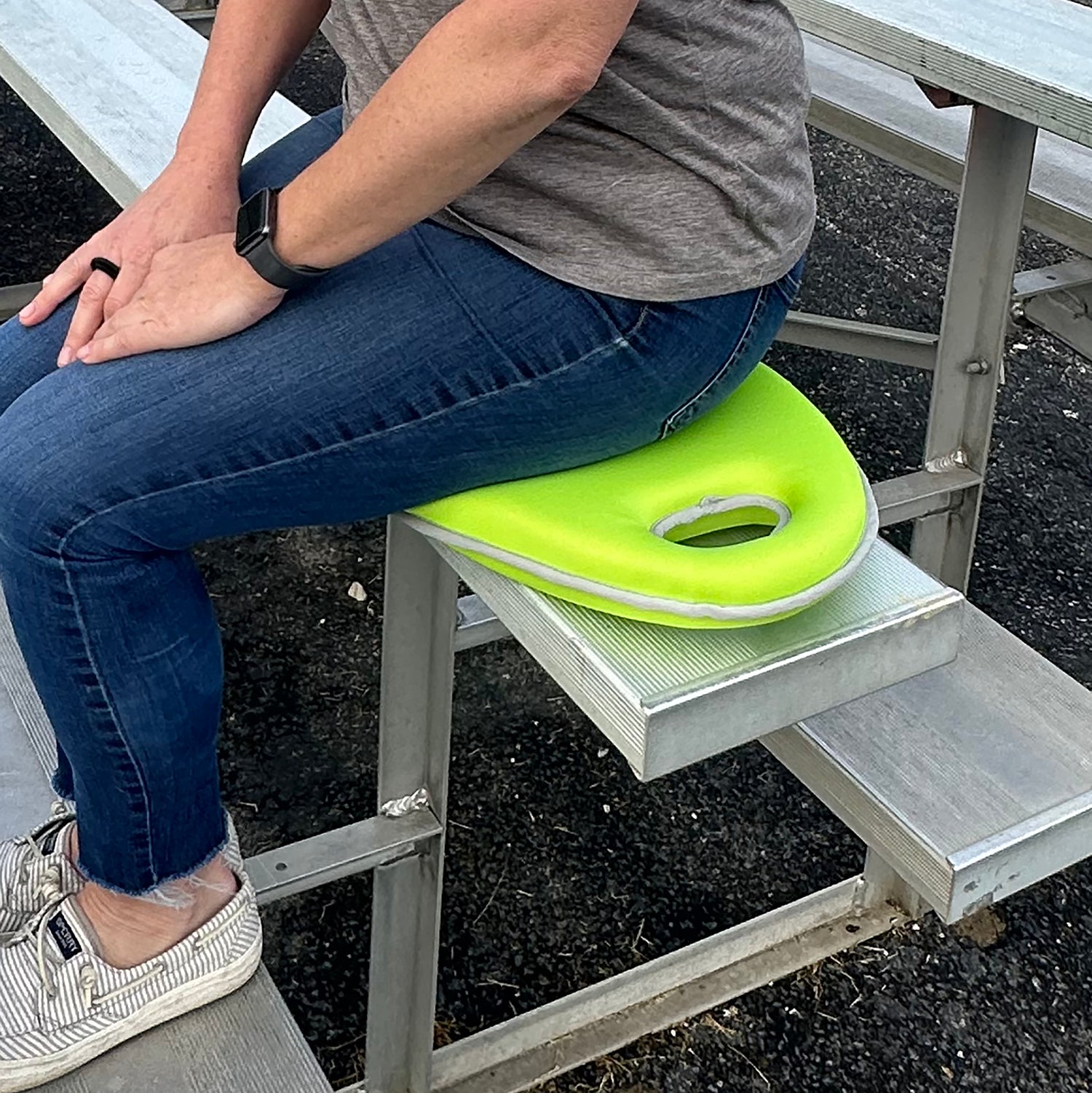 Metal Watering Can &amp; Memory Foam Kneel Cushion Combo - 2.1 gal Green